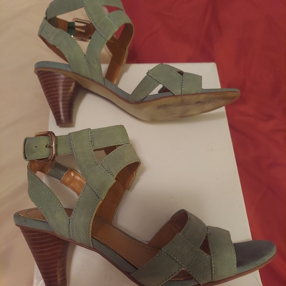 Sandal - Picture 4 of 4